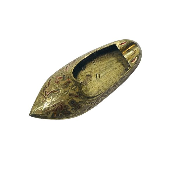 Vintage Brass Decorative Shoe Figurine With Intricate Ashtray Floral Engraving - Picture 2 of 8